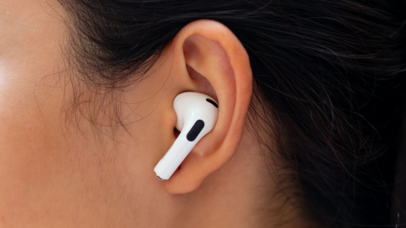 Orecchio con auricolare bluetooth